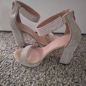 ELEGANT SANDALS SILVER  CRYSTAL MADDEN GIRL SIZE 7M